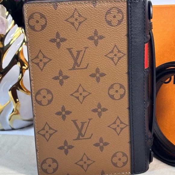 Louis Vuitton Reverse Book Woc Sold - Picture 4 of 16